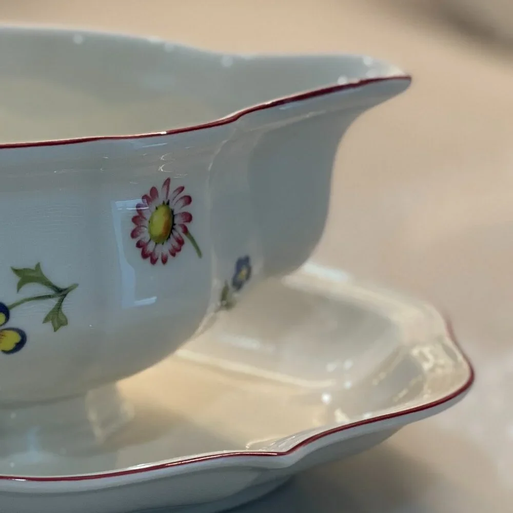 Villeroy & Boch Petite Fleur Gravy Boat - Picture 6 of 10